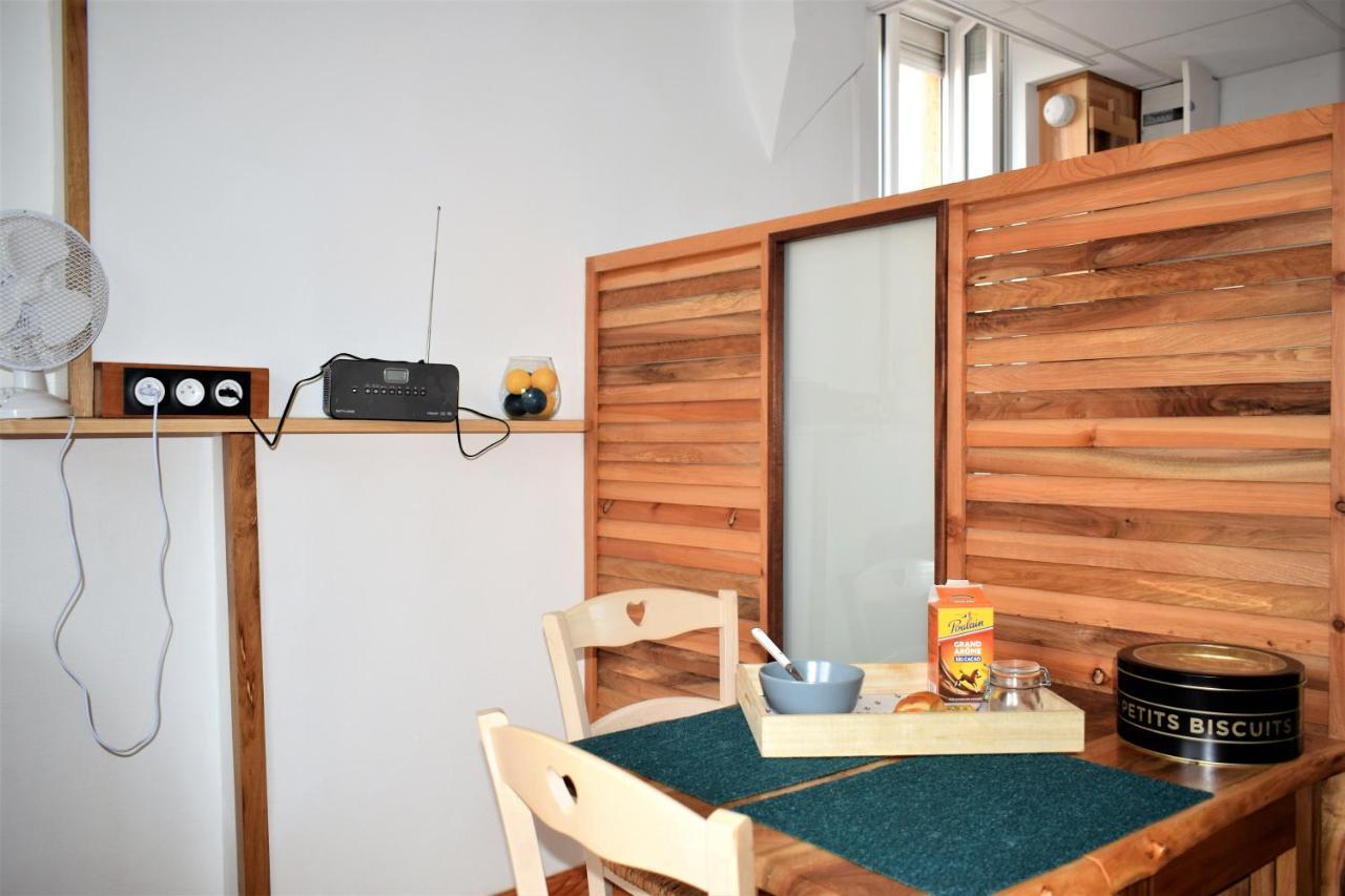 Studio Sympa Avec Petit Dejeuner Entre Canal Et Loire Roanne Exteriér fotografie